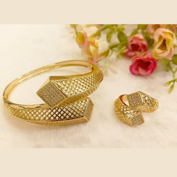 latest Simple Gold plated bracelet for woman -1000A