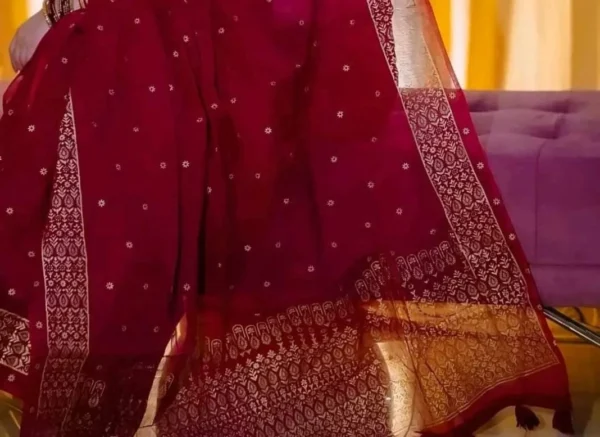 The elegance of a saree and the grace of Bengali women shine together in this shari-1200A